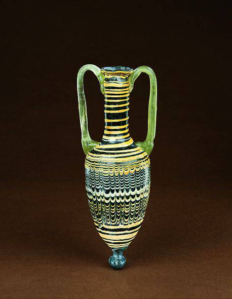 26. Amphoriskos policromo, dal Mediterraneo orientale, probabilmente da Cipro  (II - I sec. a.C.). Corning Museum of Glass, New York.