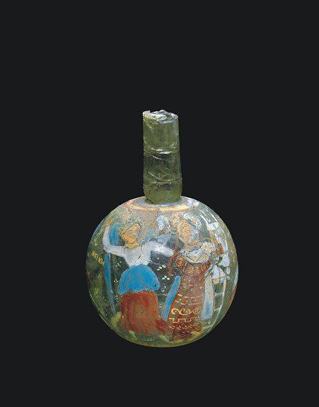 77. Bottiglia smaltata e dorata raffigurante la gara tra Apollo e Marsia (III-IV sec. d.C.). Corning Museum of Glass, New York.